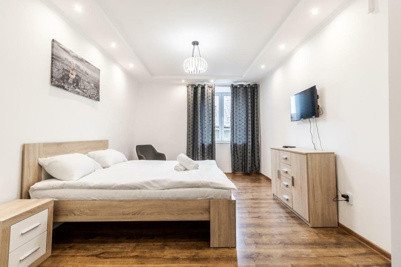 Homey Apartment Lviv Extérieur photo